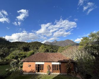 Pousada Granja Santa Barbara - Petrópolis - Vista del exterior