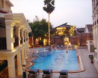 New Angkorland Boutique Hotel - Siĕm Réab - Uima-allas