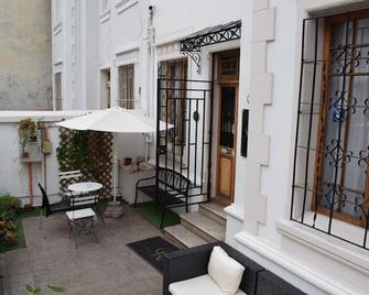 Casa Roble Hostal Boutique - Santiago - Patio