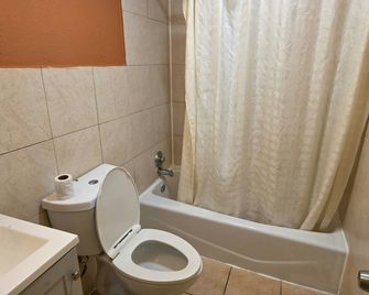 Relax Motel Grand Prairie Dallas I 30 - Grand Prairie - Baño