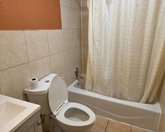 Relax Motel Grand Prairie Dallas I 30 - Grand Prairie - Bathroom