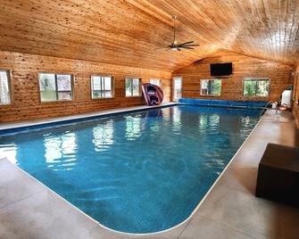 Private estate.Indoor saltwater heated Pool Tennis pickle ball &disc golf course - South Sterling - Piscina