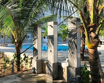 Oceanward Hotel & Resort - Long hai - Piscina
