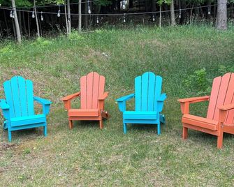 Adult retreat with modern feel - Empire - Patio