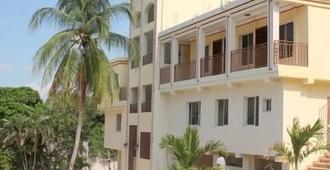 Sams Hotel - Port Au Prince - Building