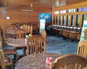 Foreigner Tourist Inn - Chitral - Restaurant