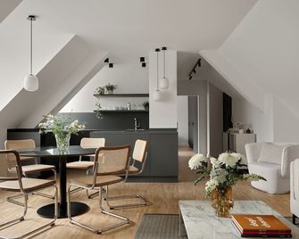 Bob W Munich Schwabing - מינכן - חדר אוכל