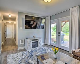 Cozy Port Orchard Home w/ Grill & Fire Pit! - Port Orchard - Sala de estar