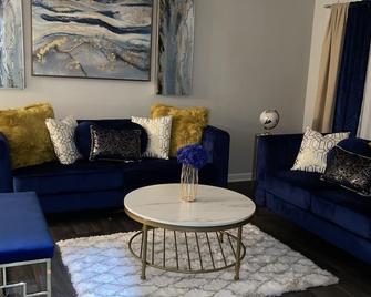 Cozy 1- bedroom with accessible pool, fire pit and gym - Atlanta - Salon
