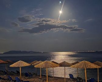 Sun Hotel Kineta Beach Front - Kineta