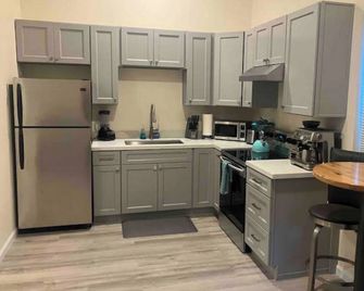 Westside Modern Studio - Ukiah - Kitchen