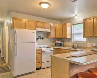 Pet-Friendly West Plains Home Near Downtown! - West Plains - Kuchyň