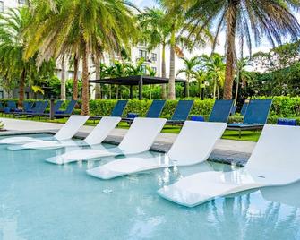 Tranquil 1 Bed Escape in Doral With Free Parking - Hialeah Gardens - Piscina
