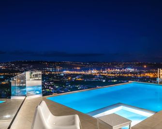 Villa Con Vista- Heated Pool 4 bdr sleeps 8 - Tsikalaria - Basen