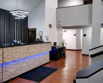 Layover Inn Boise Airport - Boise - Front desk