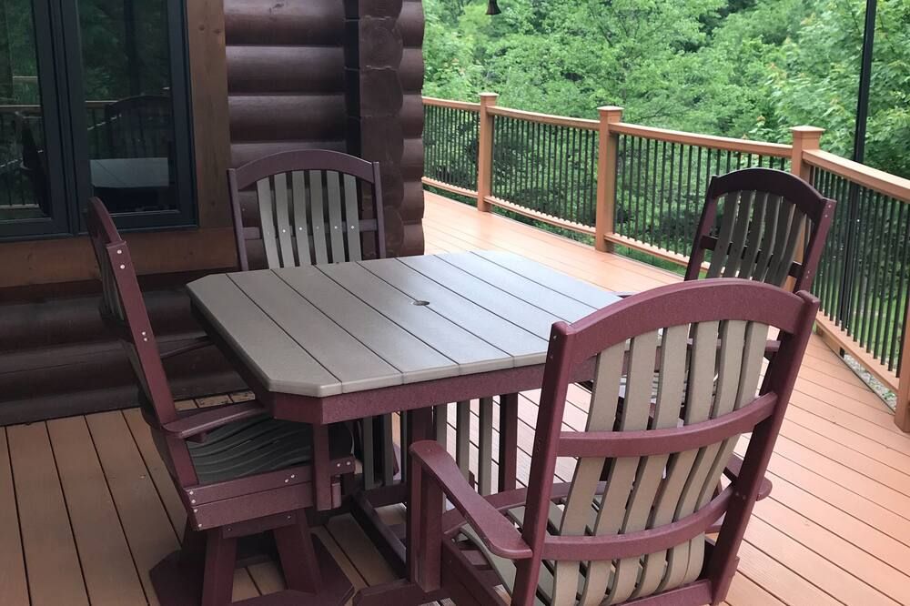 Log cabin staycation for families! Beautiful country setting. - Mount Pleasant - Balkon