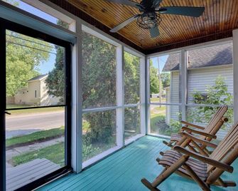 Charming Renovated Cottage - Александрія Бей - Балкон