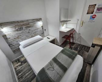 Hostel Almansa - Madrid - Schlafzimmer
