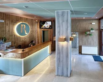 Pey Resort - Sort - Rezeption