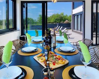 Villa Biser Gacke - Ličko Lešće - Comedor