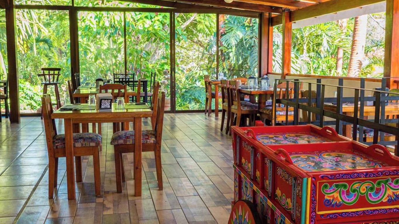 Hotel Colinas del Sol