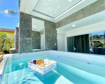 بوزادا فيلا ديل سول - باراتي - حوض السباحة