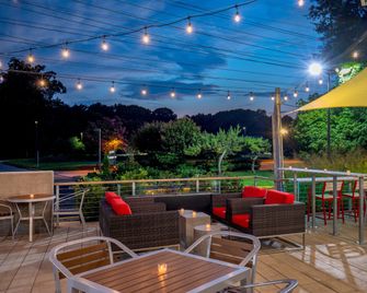 Holiday Inn Newport News - Hampton By IHG - Newport News - Uteplats