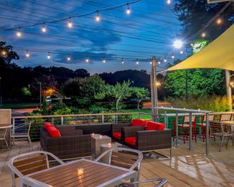 Holiday Inn Newport News - Hampton By IHG - ניופורט ניוז - פטיו