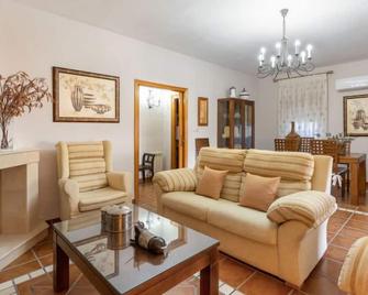 Holiday Home Villa San Vicente by Interhome - Baena - Wohnzimmer