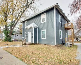 Cozy Missouri Escape w/ Balcony, Near Colleges! - Nevada - Budova