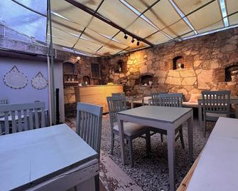 Hanole Guest House - אייבאליק - מסעדה