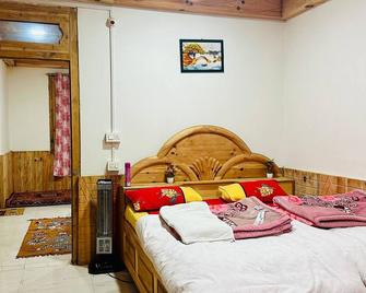 Vansh Green View Homestay - Kullu - Bedroom