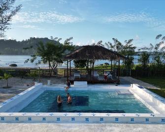 Simeulue Surf Camp - Sinabang - Piscina