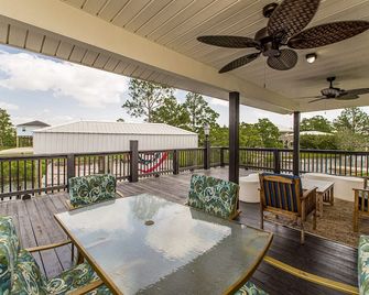 Nice, family friendly camp with private boat launch. - Bay Saint Louis - Balcón