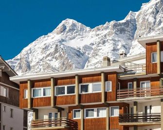 HelloChalet - Maison Rêve Blanc - Ski to door with Matterhorn view - Breuil-Cervinia - Gebäude