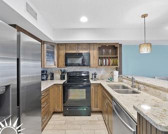 Updated Ocean view, pet friendly condo with heated pool - Saint Augustine Beach - Kitchen