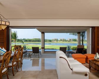 El Encanto 701. Luxury Condo, Premier Golf Membership, Private Pool & Golf Cart - Punta de Mita - Living room
