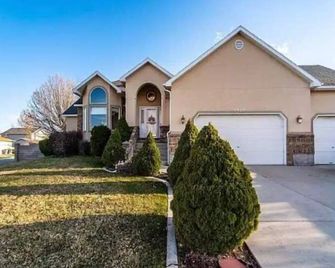 So clean, so big and so much family fun! - South Jordan - Building