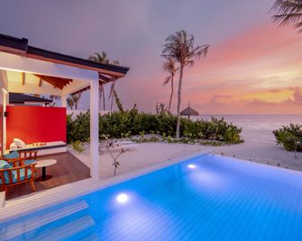 Joy Island Maldives - מאלה - בריכה