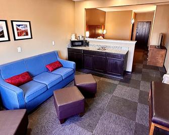 Baymont by Wyndham Phoenix North - Phoenix - Living room