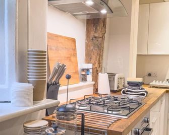 The Old Surgery - Salisbury - Kitchen