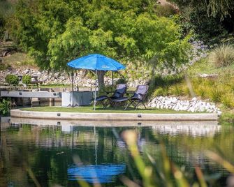 Mariri Heights Sequoia Cottage - Upper Moutere - Outdoor view