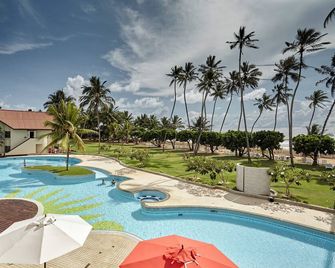 Turyaa Kalutara - Wadduwa - Piscina