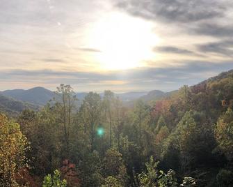 Relaxing Mountain Apartment - Moravian Falls - Outdoors view