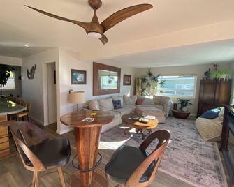 StarLitSands - Comfortable 2-bed house in Cayucos, view of Morro Rock and Ocean - Cayucos - Living room