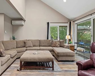Alpine Escape by Avantstay On Camelback - Tannersville - Huiskamer
