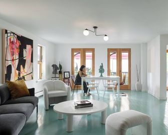 The Trail in Adams - Berkshires' Art Hotel - אדמס - סלון