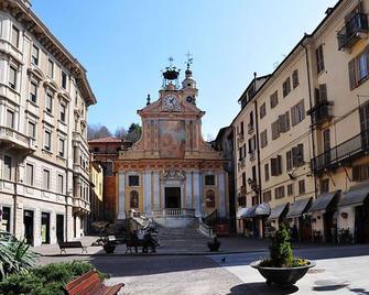 Ospite Al N 5 Home - Mondovì - Edificio