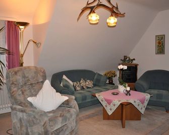 Cozy apartment with Murgtalblick 9 km from Baiersbronn - Baiersbronn - Salon