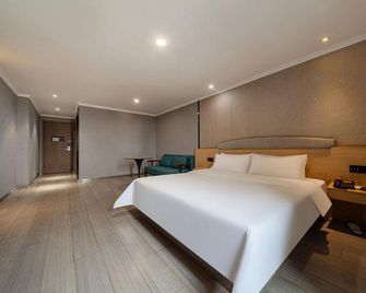 7 Days Premium Hotel (Nanchang Fuzhou Road Metro Station) - Nanchang - Bedroom